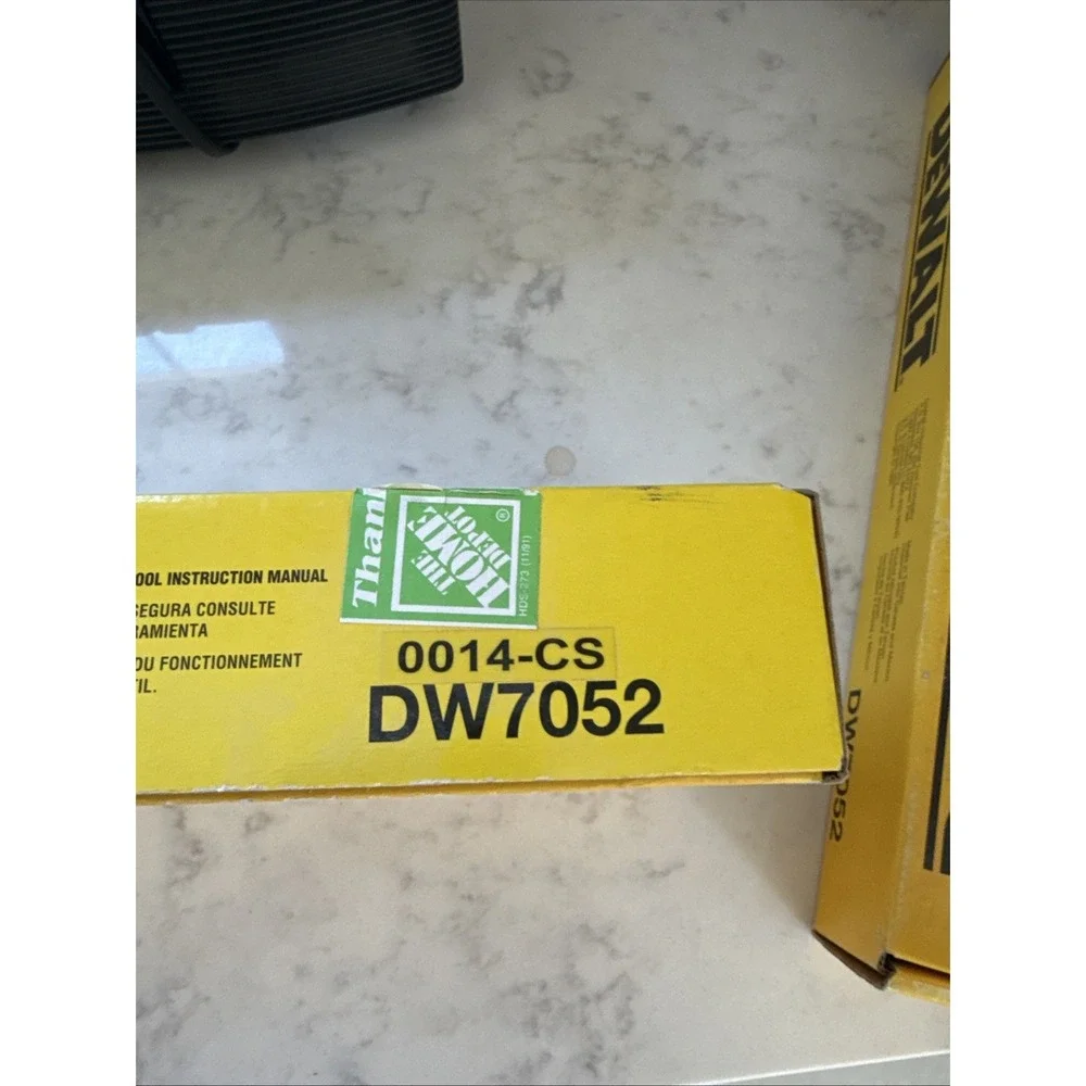 DeWALT DW7052 Material Clamp ~ Clamps the Work Piece Against the Fence